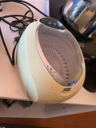 Maquinaria y material de prótesis dental.