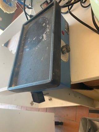 Maquinaria y material de prótesis dental.