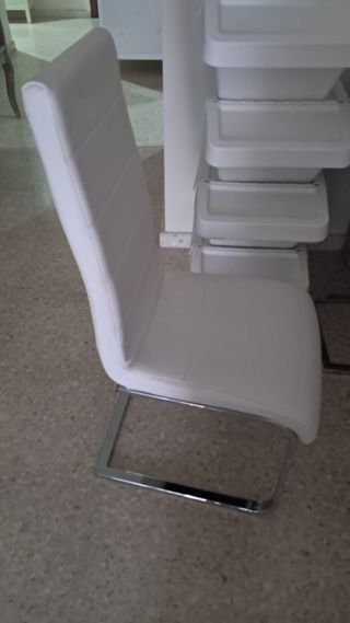 Mesa Comedor 140x90 extensible a 2'60 y 4 Sillas