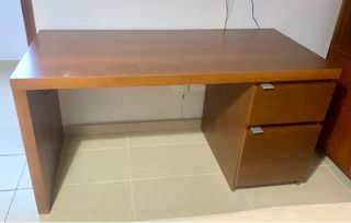 Mesa escritorio IKEA - marrón