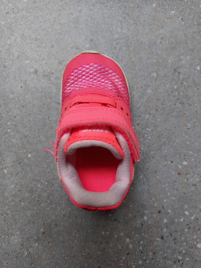 Zapatillas Nike bebé niña rosa