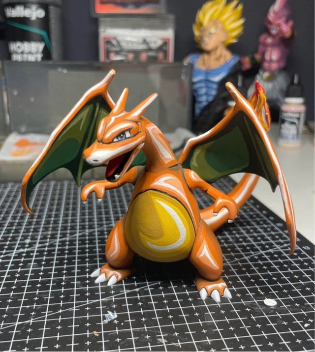 Figura Charizard pintada a mano