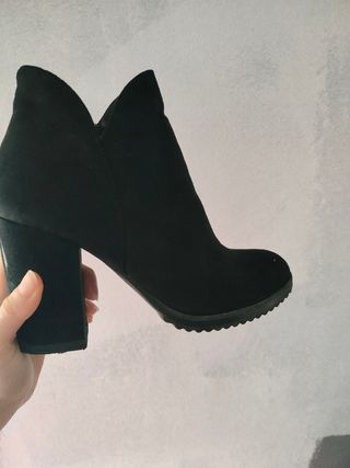 Botines negros mujer