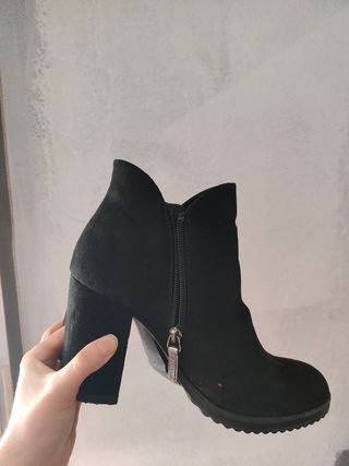 Botines negros mujer