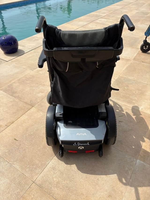 Silla de ruedas eléctrica AVIVA con elevador autom