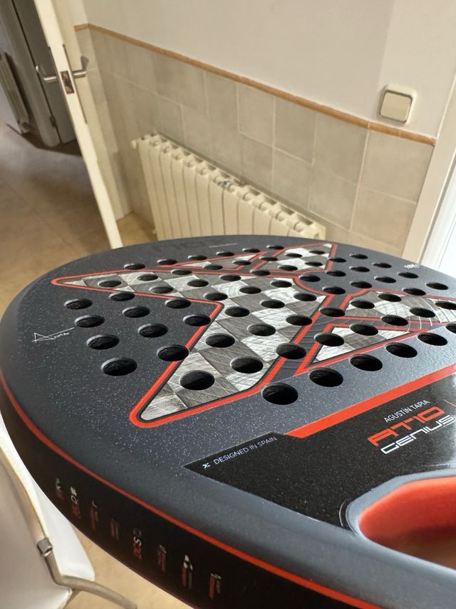 Pala Nox AT10 Genius 18K Alum 2025 Agustín Tapia