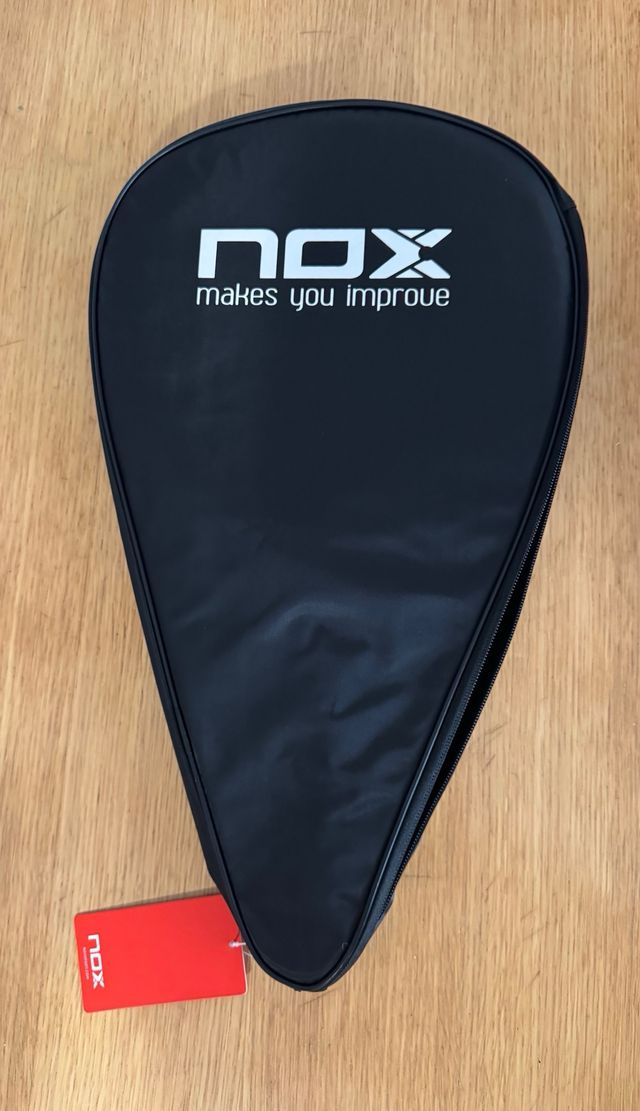 Pala Nox AT10 Genius 18K Alum 2025 Agustín Tapia