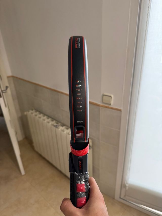 Pala Nox AT10 Genius 18K Alum 2025 Agustín Tapia