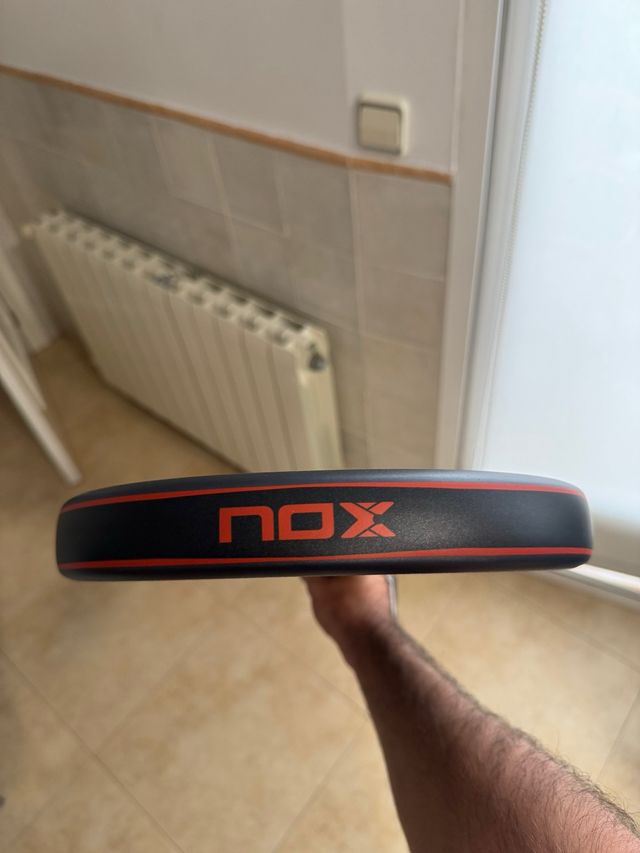 Pala Nox AT10 Genius 18K Alum 2025 Agustín Tapia