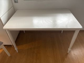 Mesa comedor blanca + 2 sillas