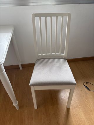 Mesa comedor blanca + 2 sillas