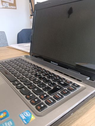 Lenovo - Portátil
