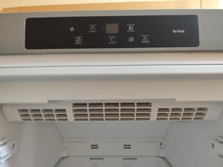 Congelador vertical acero inox, marca Ariston