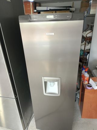 Congelador vertical Electrolux