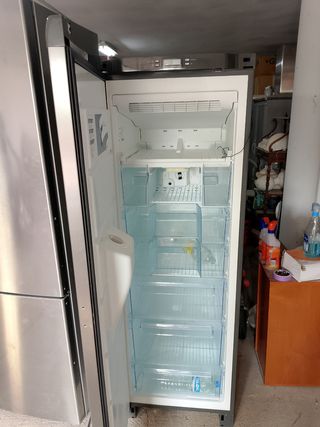 Congelador vertical Electrolux