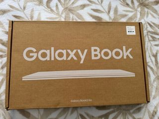 Samsung Galaxy Book2 Go plata 
4 de RAM y 128GB 