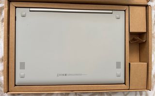 Samsung Galaxy Book2 Go plata 
4 de RAM y 128GB 