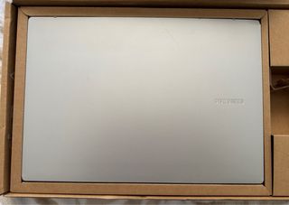 Samsung Galaxy Book2 Go plata 
4 de RAM y 128GB 