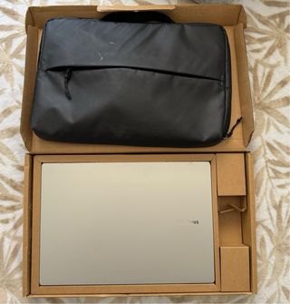 Samsung Galaxy Book2 Go plata 
4 de RAM y 128GB 