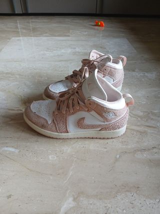 Tenis Nike color beige/rosa