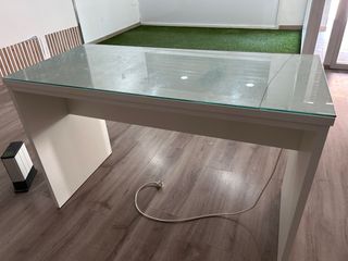 Mesa manicura blanca 115x60 como nueva