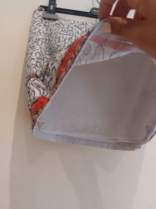 Camisola blanca tirantes, falda zara, blusa 