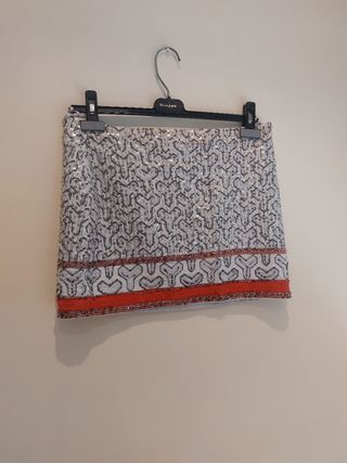 Camisola blanca tirantes, falda zara, blusa 