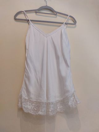Camisola blanca tirantes, falda zara, blusa 