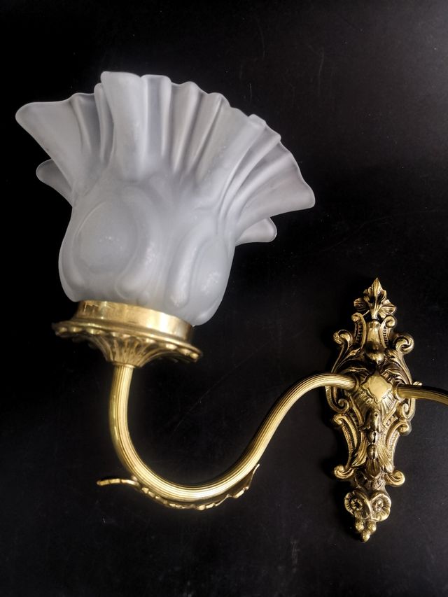 Bonita pareja de apliques antiguos de bronce