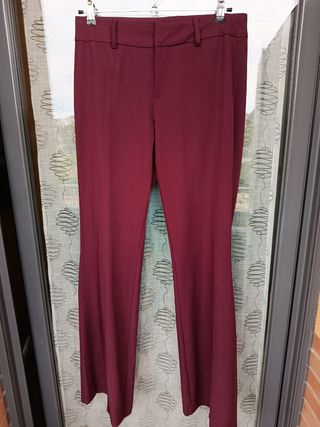 Pantalón Stradivarius granate L