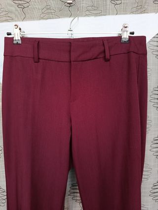 Pantalón Stradivarius granate L