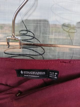 Pantalón Stradivarius granate L