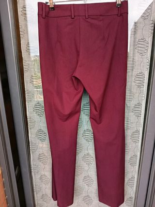 Pantalón Stradivarius granate L