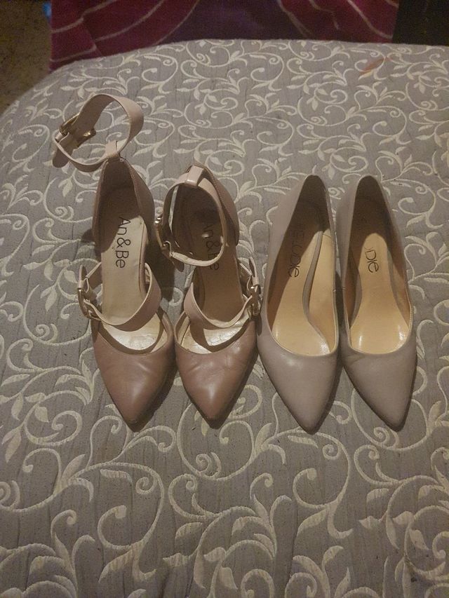  Zapatos 2 pares con tacón distinto. Alto.de piel.