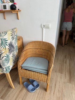 Silla mimbre marrón