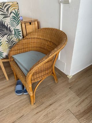 Silla mimbre marrón