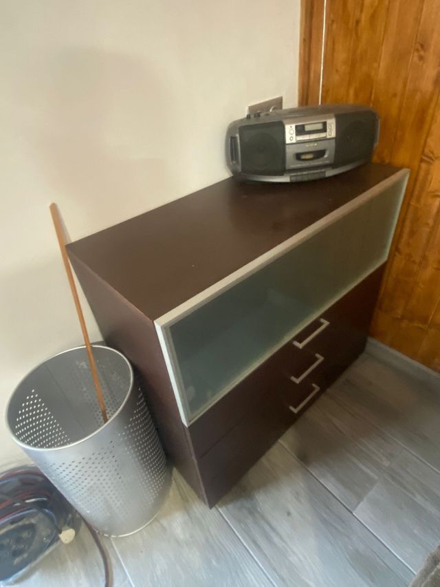 comoda con cristalera vatiente