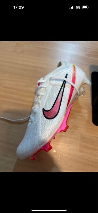 Botas Nike Phantom Vision - Blancas y Rosas