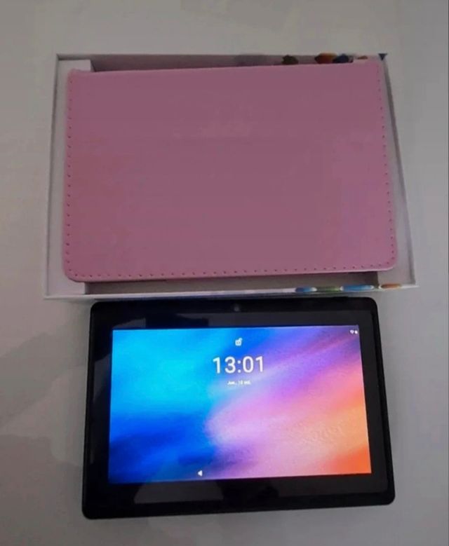 Tablet 7", de 32 GB, con funda color rosa