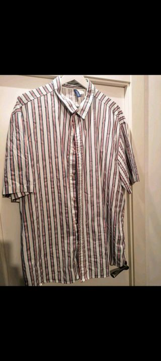 Camisa rayada rosa y blanca