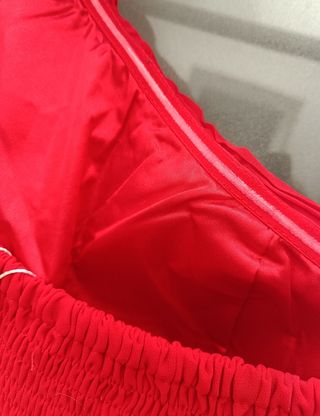 Vestido rojo asimétrico largo