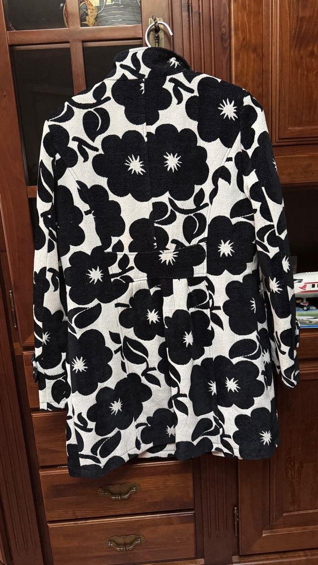 Chaqueta Friesso flores blanco-negro M