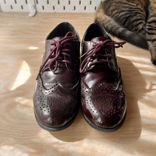 Zapatos Oxford charol burdeos