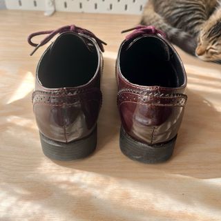 Zapatos Oxford charol burdeos
