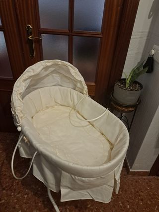  Cuna moisés (capazo) más vestimenta beige y patas