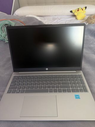 Portátil HP Laptop 15-fd0178ns.- Plata