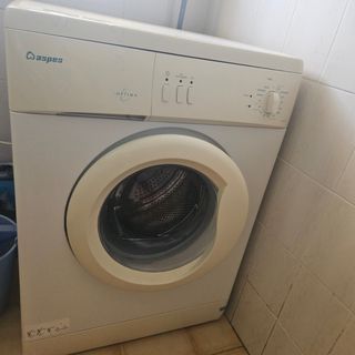 Lavadora Aspes Óptima funcionando. 