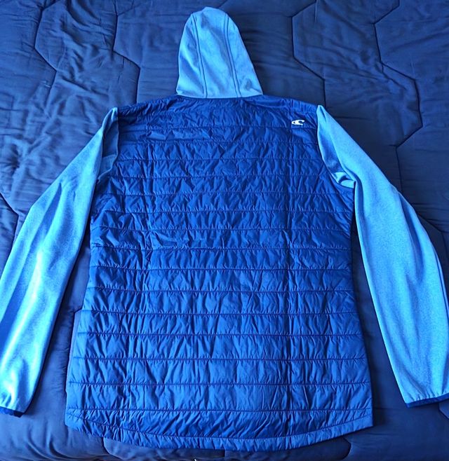 Chaqueta fina acolchada O'Neill azul marino.