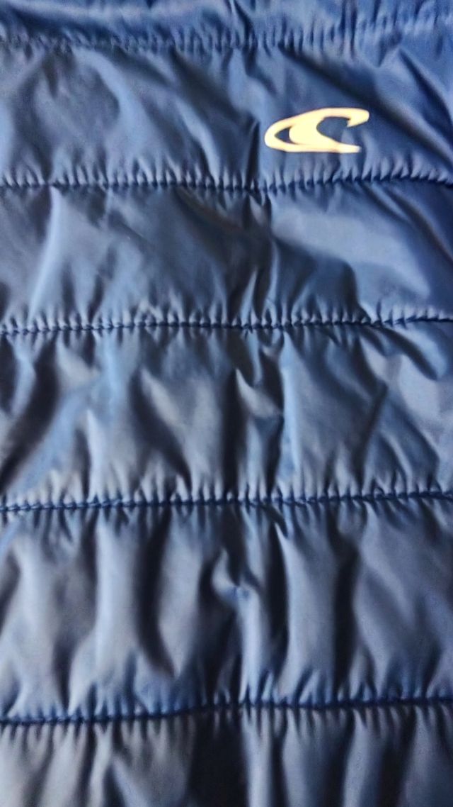 Chaqueta fina acolchada O'Neill azul marino.
