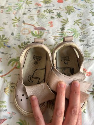 Zapato Feroz rosa palo talla 25
